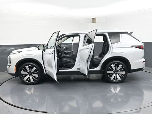 Used 2025 Mitsubishi Outlander SE FWD image 49