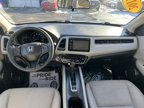 Used 2017 Honda HR-V EX image 10