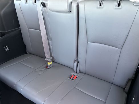 Used 2021 Toyota Highlander Platinum image 18