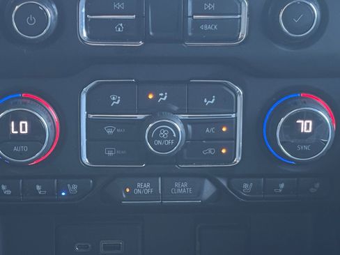 Used 2021 Chevrolet Suburban Premier w/ Premium Package image 4