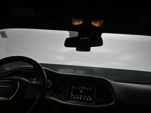 Used 2022 Dodge Challenger SXT RWD image 18