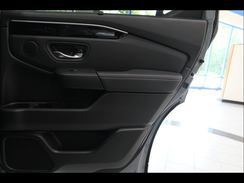 Certified 2025 Honda Pilot Touring image 23