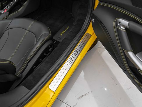 Certified 2021 Ferrari F8 Tributo RWD image 36