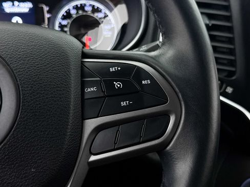 Used 2019 Jeep Cherokee Latitude Plus w/ Comfort/Convenience Group AWD/4WD image 34
