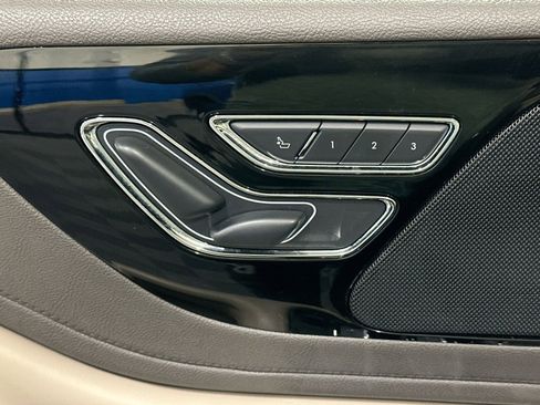 Used 2020 Lincoln Aviator Reserve w/ Equipment Group 201A image 8