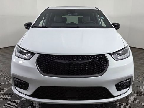 New 2026 Chrysler Pacifica Select image 2