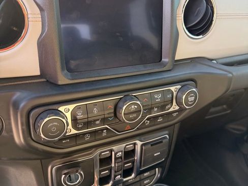 Used 2022 Jeep Gladiator Overland image 14
