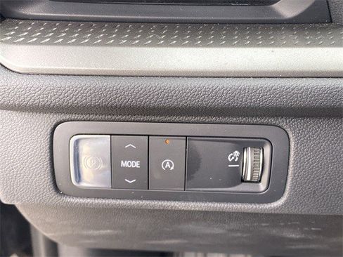 Certified 2025 Chevrolet Traverse LT image 22