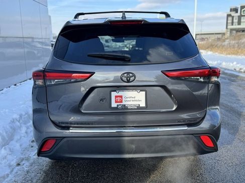 Certified 2022 Toyota Highlander XLE image 42