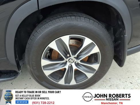 Used 2023 Toyota Highlander XLE image 26