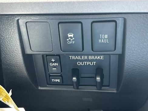 Used 2016 Toyota Tundra SR5 AWD/4WD image 35
