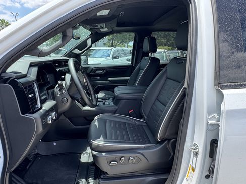 Used 2025 GMC Sierra 1500 AT4X image 19