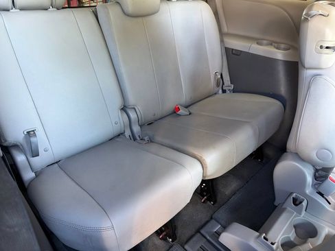 Used 2017 Toyota Sienna XLE Premium FWD image 22