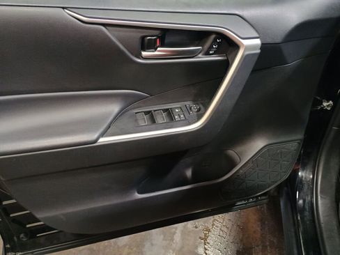 Used 2023 Toyota RAV4 XLE Premium image 6