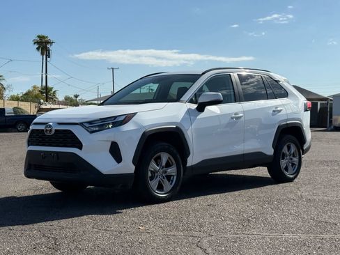 Used 2025 Toyota RAV4 XLE AWD/4WD image 2