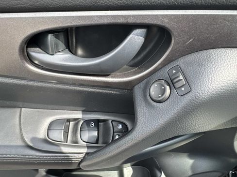 Used 2021 Nissan Rogue Sport S FWD image 20