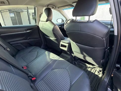 Used 2019 Toyota Camry SE FWD image 5