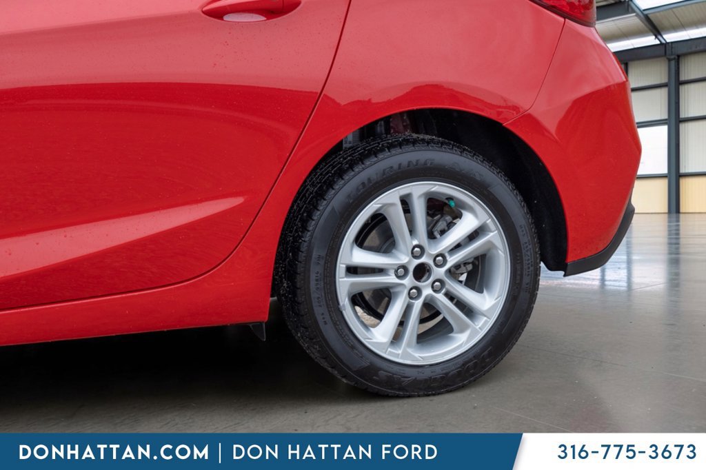 Used 2018 Chevrolet Cruze LT w/ Convenience Package FWD image 31