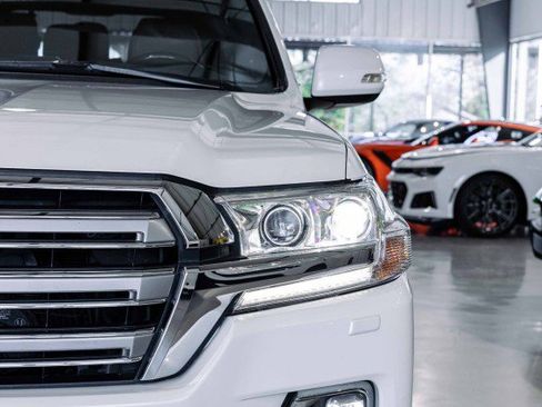 Used 2018 Toyota Land Cruiser image 41