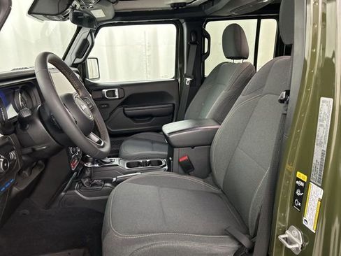 Used 2024 Jeep Wrangler Unlimited AWD/4WD image 6