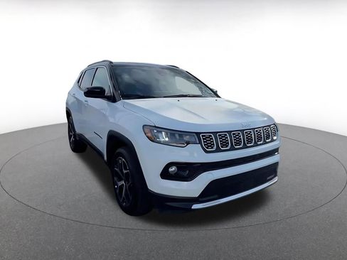 Used 2025 Jeep Compass Limited image 3
