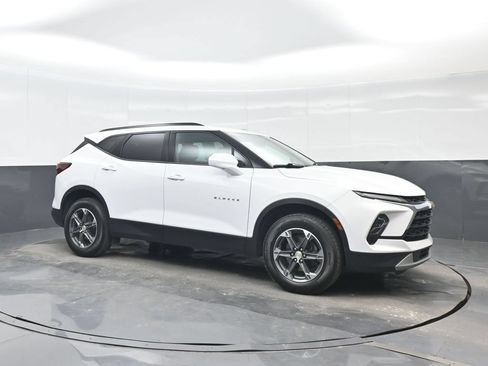 Used 2025 Chevrolet Blazer LT w/ Convenience Package FWD image 8
