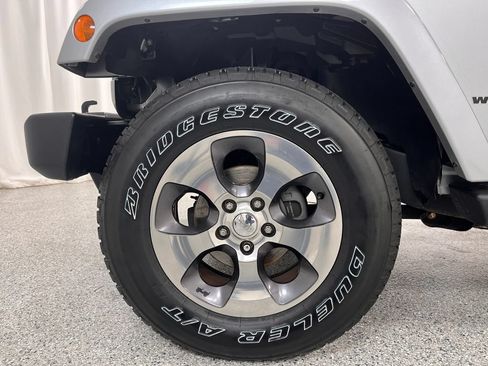 Used 2016 Jeep Wrangler Sahara AWD/4WD image 28