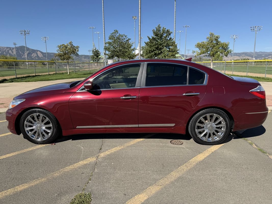 Used 2011 Hyundai Genesis 4.6 RWD image 8