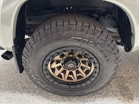 Used 2023 Toyota Tacoma TRD Sport AWD/4WD image 21
