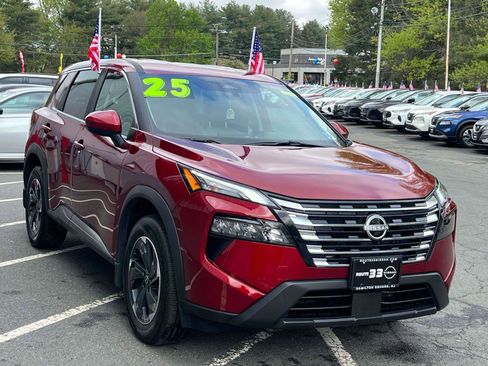 Used 2025 Nissan Rogue SV image 1