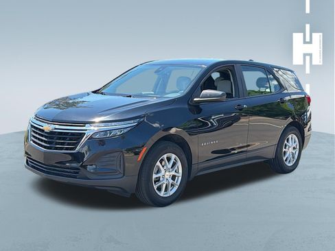 Used 2023 Chevrolet Equinox LS FWD image 2