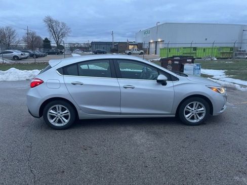 Used 2017 Chevrolet Cruze LT w/ Convenience Package image 5