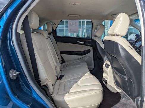 Used 2020 Ford Edge Titanium image 38
