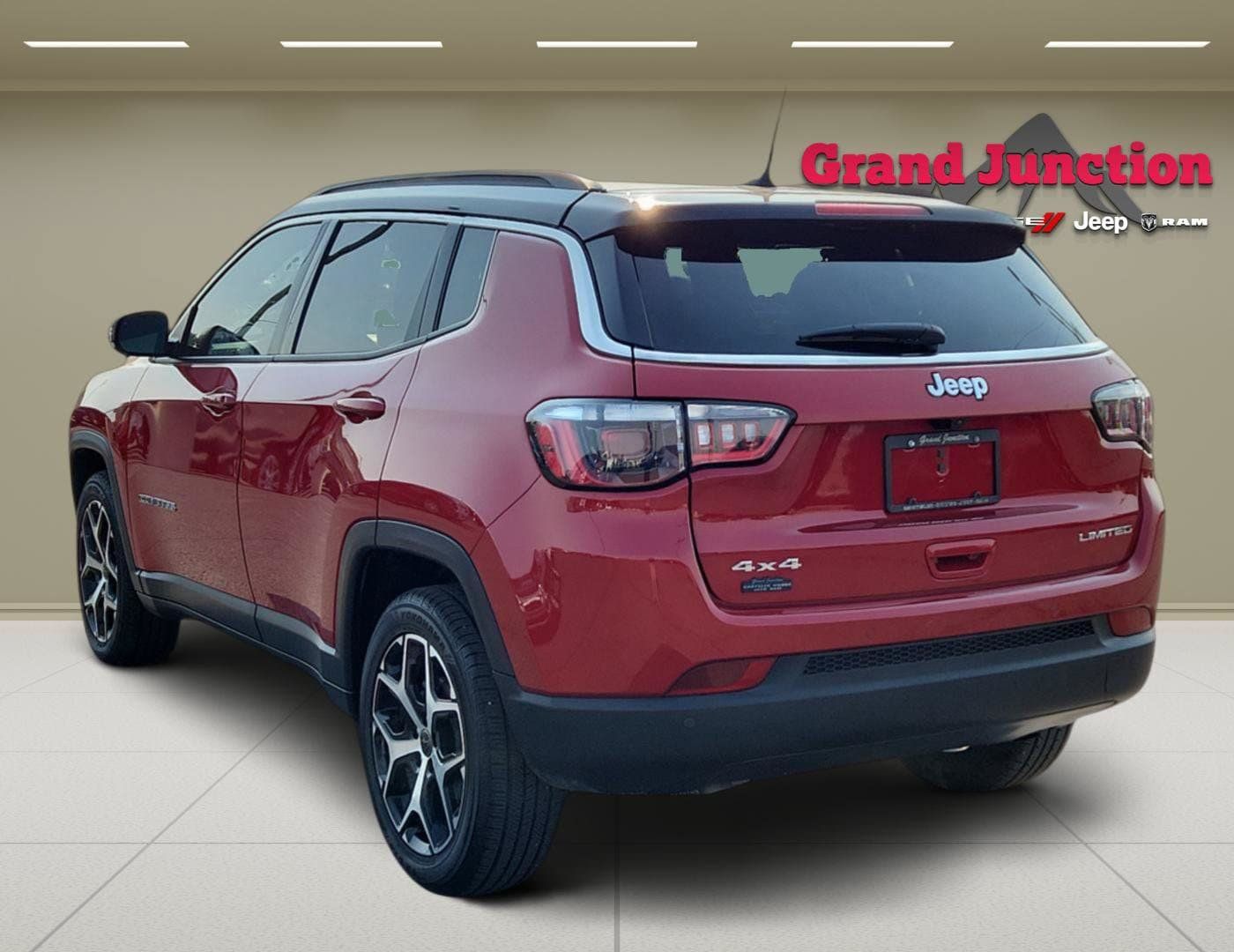 Used 2025 Jeep Compass Limited AWD/4WD image 5