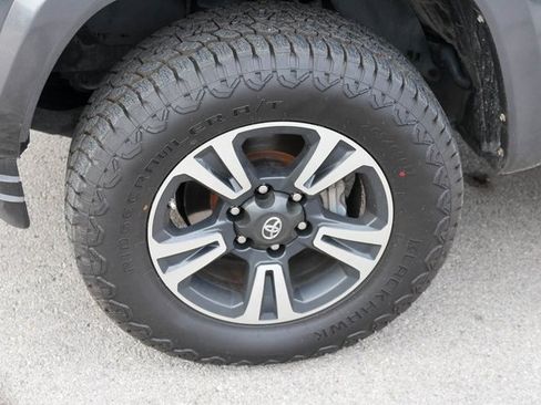 Used 2019 Toyota Tacoma TRD Sport image 7