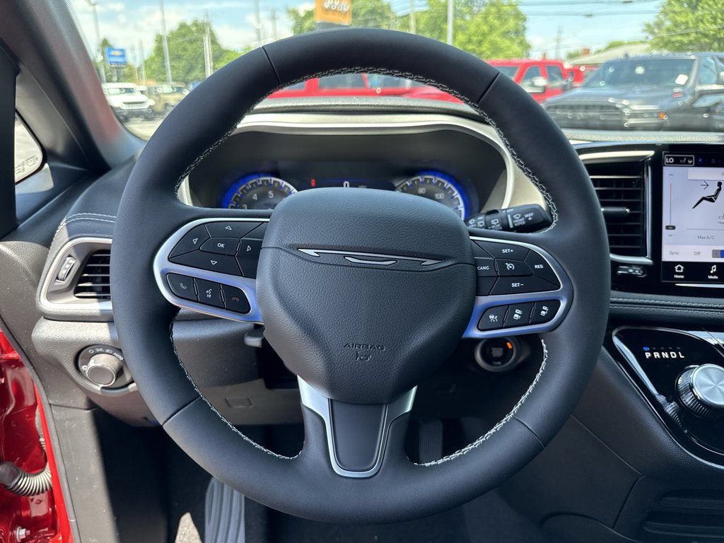 New 2027 Chrysler Pacifica Select FWD image 25