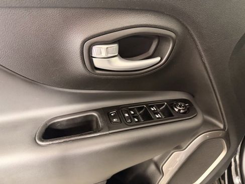 Certified 2023 Jeep Renegade Latitude image 15