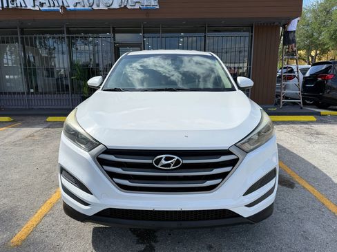 Used 2018 Hyundai Tucson SE image 2