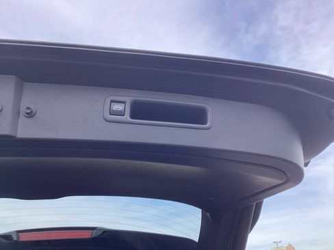 Certified 2023 Toyota Highlander XLE image 8