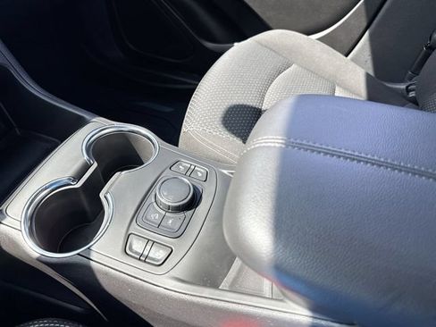 Used 2024 GMC Terrain SLE w/ Driver Convenience Package FWD image 21
