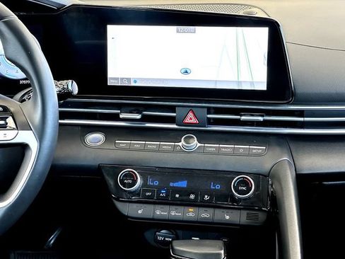 Used 2025 Hyundai Elantra SEL FWD image 30
