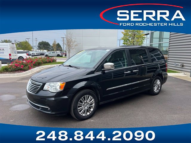 Used 2016 Chrysler Town & Country Touring-L w/ Driver Convenience Group FWD image 1