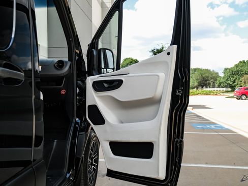 Used 2022 Mercedes-Benz Sprinter 2500 image 69