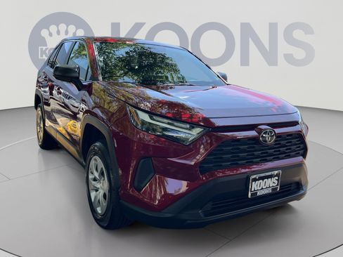 Used 2025 Toyota RAV4 LE AWD/4WD image 8
