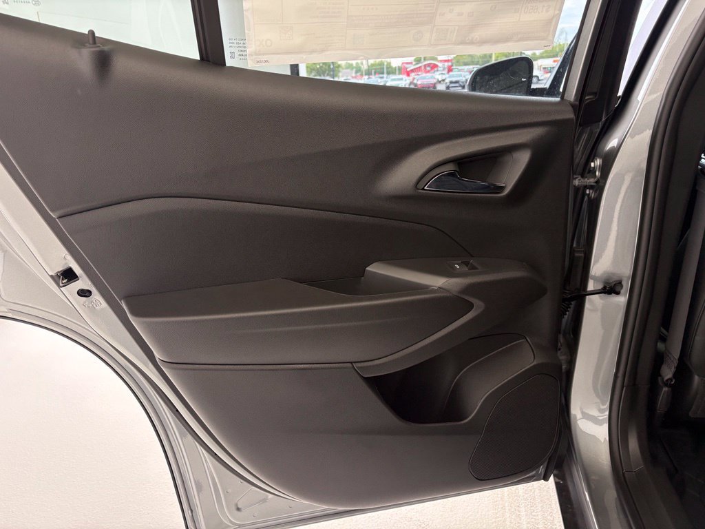 New 2026 Chevrolet Trax RS w/ Sunroof Package FWD image 34