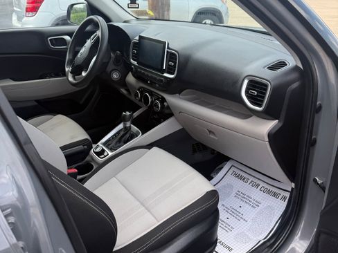 Used 2020 Hyundai Venue SEL FWD image 12