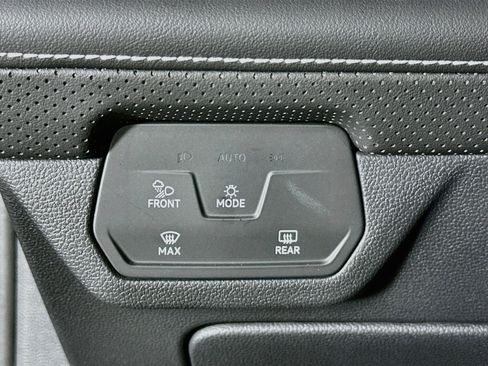 Used 2025 Volkswagen Atlas SE FWD image 17
