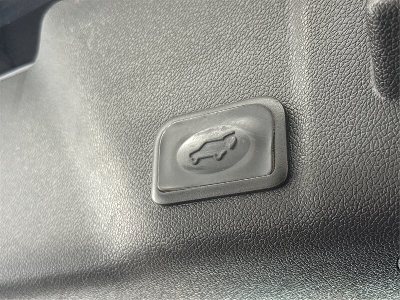 Used 2016 GMC Acadia Denali AWD/4WD image 20