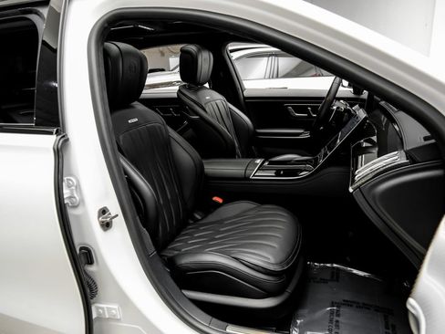 Used 2024 Mercedes-Benz S 63 AMG S w/ Carbon Fiber Exterior Package image 43