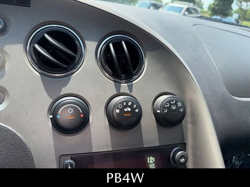 Used 2007 Pontiac Solstice Convertible w/ Premium Package RWD image 29
